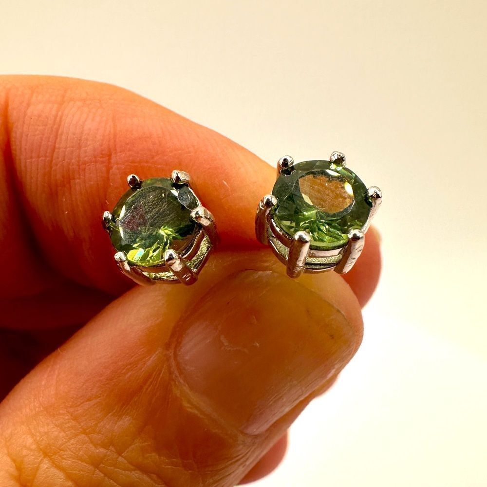 Gorgeous! Classic 6 prong green tourmaline‎ 2ctw stud earrings in .925!